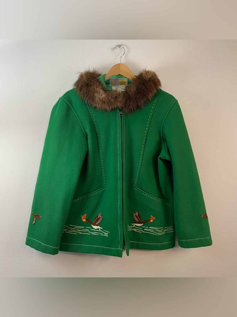 Vintage‎ Canadian Eskimo Virgin Wool Artisan Embroidered Fur Hood Jacket Size 14
